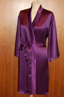 100% Seide Morgenmantel ST. ELM Satin Von Gattina -MAISON LEJABY Verkaufsgeschäft 50223 violett