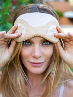 100% Seide Schlafmaske MARJOLIE No. 7 Mit Spitze Marjolaine -MAISON LEJABY Verkaufsgeschäft augenmaske seide marjolie sable nude 3mar0701 1865 marjolaine 2