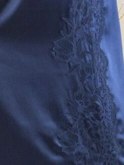 Seta Superior Stretchseide Slip FORTE Von Cotton Club 41 Seta Superior Stretchseide Slip FORTE Von Cotton Club -MAISON LEJABY Verkaufsgeschäft farbfeld seide spitze dunkelblau seta superior cotton club 3