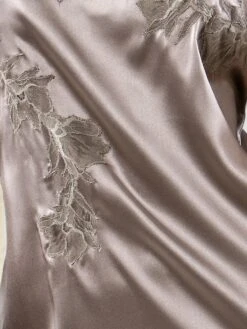 Seta Superior Stretchseide Slip FORTE Von Cotton Club 40 Seta Superior Stretchseide Slip FORTE Von Cotton Club -MAISON LEJABY Verkaufsgeschäft farbfeld seide spitze taupe seta superior cotton club 3