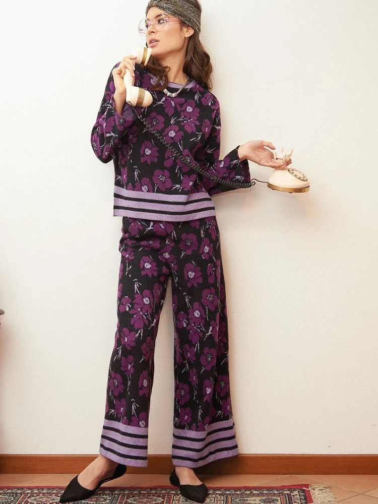 Freizeitanzug Kuschel Cotton LILA BLUMEN Zwei-teilig Von Fiori Di Chiara 4 Freizeitanzug Kuschel Cotton LILA BLUMEN Zwei-teilig Von Fiori Di Chiara - Image 2