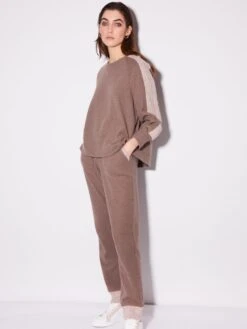 Lounge Set NOCCIOLA Nougat Mit Strickeinsatz Von Chiara Fiorini -MAISON LEJABY Verkaufsgeschäft hausanzug kuschel baumwolle mit strickeinsaetzen nocciola cf1322 chiara fiorini