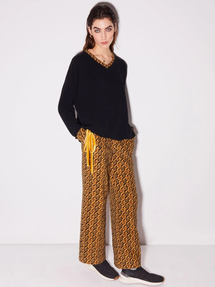 Lounge Set ZAFFERANO Mit Velourhose Schwarz-gelb Von Chiara Fiorini 3 Lounge Set ZAFFERANO Mit Velourhose Schwarz-gelb Von Chiara Fiorini – Bild 2