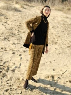 Lounge Set ZAFFERANO Mit Velourhose Schwarz-gelb Von Chiara Fiorini 7 Lounge Set ZAFFERANO Mit Velourhose Schwarz-gelb Von Chiara Fiorini -MAISON LEJABY Verkaufsgeschäft hausanzug kuschel baumwolle velour saffron nero cf1317 chiara fiorini 2