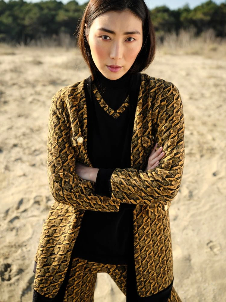 Lounge Set ZAFFERANO Mit Velourhose Schwarz-gelb Von Chiara Fiorini 5 Lounge Set ZAFFERANO Mit Velourhose Schwarz-gelb Von Chiara Fiorini – Bild 4