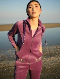 Hausanzug NICKI Mit Glitzer Zwei-teilig Von Chiara Fiorini -MAISON LEJABY Verkaufsgeschäft hausanzug mit glitzer lila cf1361 nicki chiara fiorini