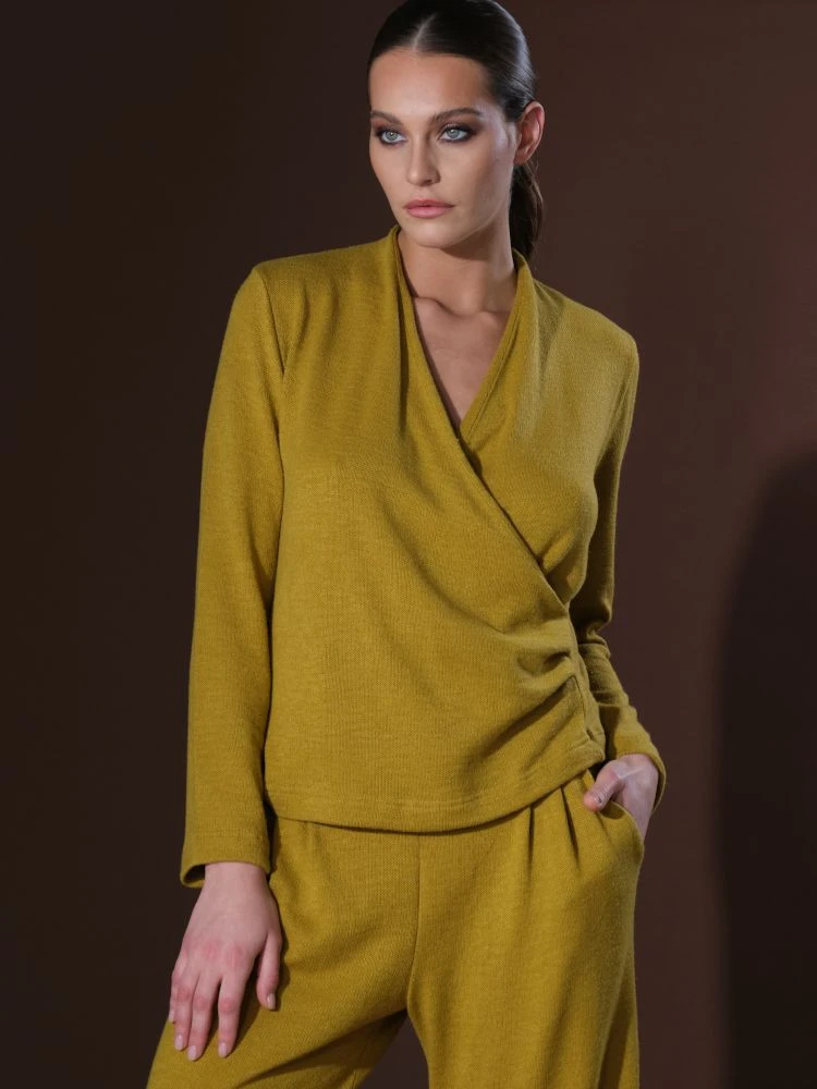 Feinstrick Hausanzug LOUNGE No. 4 Senfgelb Viscose Von Verdiani 5 Feinstrick Hausanzug LOUNGE No. 4 Senfgelb Viscose Von Verdiani – Bild 3