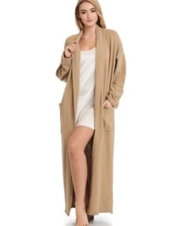 Kuschel-Baumwolle Morgenmantel SONJA Von Gattina 6 Kuschel-Baumwolle Morgenmantel SONJA Von Gattina -MAISON LEJABY Verkaufsgeschäft kuschel baumwolle morgenmantel lang sonja 393690 corda beige gattina 1