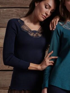 Merino Wolle-Seide LANGARMSHIRT Gerippt Mit Makramee Spitze Von Oscalito 5 Merino Wolle-Seide LANGARMSHIRT Gerippt Mit Makramee Spitze Von Oscalito -MAISON LEJABY Verkaufsgeschäft langarm shirt gerippt wolle seide dunkelblau 6452 oscalito 1