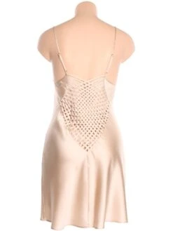 Seidennachthemd FIDJI SATIN Stretchseide Von Marjolaine 11 Seidennachthemd FIDJI SATIN Stretchseide Von Marjolaine -MAISON LEJABY Verkaufsgeschäft marjolaine seide nachthemd fidji satin 4fid0101 sand ruecken 1 1