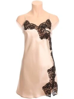 100% Seide Neglige FLAVIA Kurz Mit Caudry Spitze Von Marjolaine 9 100% Seide Neglige FLAVIA Kurz Mit Caudry Spitze Von Marjolaine -MAISON LEJABY Verkaufsgeschäft marjolaine seide neglige flavia kurz 3fla0101 sand schwarz