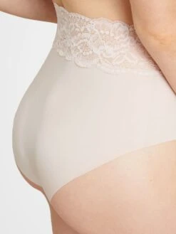 Hoher Slip SWEETESSENCE IK Laser Cut Von Aubade 19 Hoher Slip SWEETESSENCE IK Laser Cut Von Aubade -MAISON LEJABY Verkaufsgeschäft microfaser dessous ik24 skin 6 sweetessence aubade