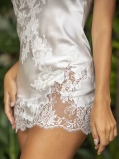 100% Seide Mini Combinette Kurz PHENIX No. 2 Von Marjolaine 30 100% Seide Mini Combinette Kurz PHENIX No. 2 Von Marjolaine -MAISON LEJABY Verkaufsgeschäft mini combinette seide 3phe0301 74weiss phenix marjolaine 3 1