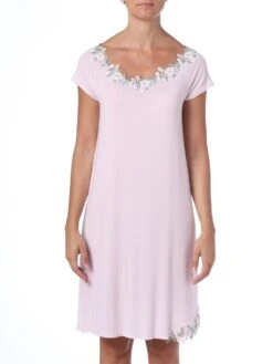 Kurzarm Nachtkleid CAMILLA Zartrosé Aus Modal Von Imec 6 Kurzarm Nachtkleid CAMILLA Zartrosé Aus Modal Von Imec -MAISON LEJABY Verkaufsgeschäft modal nachtkleid camilla rosa 69991 imec 1 1