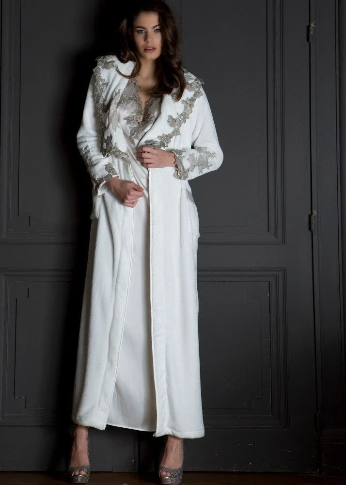 Plüsch-Hausmantel DELICATE Naturel / Grau Von Marjolaine 4 Plüsch-Hausmantel DELICATE Naturel / Grau Von Marjolaine - Image 2