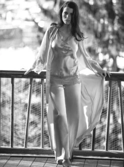 100% Seide Morgenmantel EGERIE Mit Caudry Spitze Von Marjolaine -MAISON LEJABY Verkaufsgeschäft morgenmantel jardin lang marjolaine 1