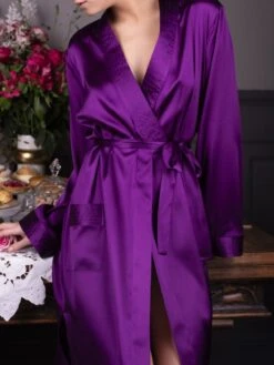 Seide Morgenmantel Lang NELIA Satin Marjolaine -MAISON LEJABY Verkaufsgeschäft morgenmantel lang nelia prune 4nel2201 marjolaine 4 1 1