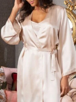 100% Seide Morgenmantel Lang LAURIAN Uni Von Marjolaine 29 100% Seide Morgenmantel Lang LAURIAN Uni Von Marjolaine -MAISON LEJABY Verkaufsgeschäft morgenmantel laser laurian soie unie sable marjolaine 8 1 1 1