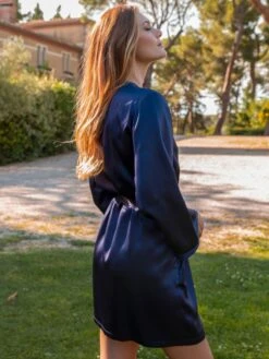 100% Seide Morgenmantel SOIE LASER Von Marjolaine -MAISON LEJABY Verkaufsgeschäft morgenmantel seide kurz dunkelblau laser 0036 marjolaine 8 1