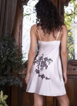 Seidennachthemd NYMPHE No. 1 Kurz Von Marjolaine -MAISON LEJABY Verkaufsgeschäft nachthemd nymphe naturel noir 4nym0101 marjolaine 3