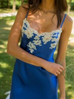 100% Seide Nachthemd MARJOLIE No. 1 Mit Spitze Marjolaine 19 100% Seide Nachthemd MARJOLIE No. 1 Mit Spitze Marjolaine -MAISON LEJABY Verkaufsgeschäft nachthemd seide 3mar0101 royalblau weiss marjolaine 3 6