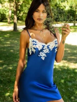 100% Seide Nachthemd MARJOLIE No. 1 Mit Spitze Marjolaine 14 100% Seide Nachthemd MARJOLIE No. 1 Mit Spitze Marjolaine -MAISON LEJABY Verkaufsgeschäft nachthemd seide 3mar0101 royalblau weiss marjolaine 4 2