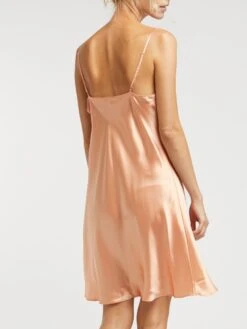 100% Seide Nachthemd CAROLINE Von Vivis 37 100% Seide Nachthemd CAROLINE Von Vivis -MAISON LEJABY Verkaufsgeschäft nachthemd seide caroline v00003 salmone vivis 2 1