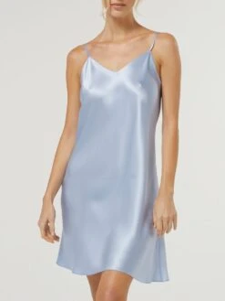 100% Seide Nachthemd CAROLINE Von Vivis 26 100% Seide Nachthemd CAROLINE Von Vivis -MAISON LEJABY Verkaufsgeschäft nachthemd seide caroline v00003 sky hellblau vivis 2
