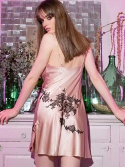 Seidennachthemd NYMPHE No. 1 Kurz Stretchseide Marjolaine -MAISON LEJABY Verkaufsgeschäft nachthemd seide nymphe boudoir noir 4nym0101 marjolaine 1