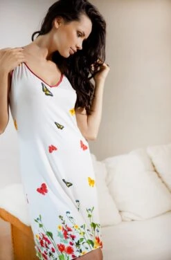 Nachtkleid Wirkseide FLORENZ Mit Schmetterlingen Gattina -MAISON LEJABY Verkaufsgeschäft nachthemd seide schmetterlinge bunt 81501 gattina 1