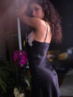 100% Seide Nachthemd MARJOLIE No. 1 Mit Spitze Marjolaine 13 100% Seide Nachthemd MARJOLIE No. 1 Mit Spitze Marjolaine -MAISON LEJABY Verkaufsgeschäft nachthemd seide schwarz marjolie 3mar0101 marjolaine 6