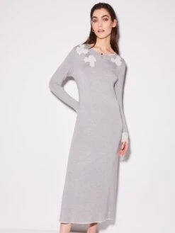 Modal Nachtkleid ALLUMINIO In Silbergrau Von Chiara Fiorini 5 Modal Nachtkleid ALLUMINIO In Silbergrau Von Chiara Fiorini -MAISON LEJABY Verkaufsgeschäft nachtkleid kurz modal feinripp mit spitze alluminio cf1357 chiara fiorini 1