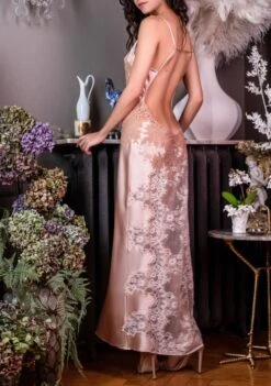 Stretchseide Neglige Lang NINA Luxus Von Marjolaine -MAISON LEJABY Verkaufsgeschäft nachtkleid lang nina boudoir nude 4nin3001 marjolaine 2 1