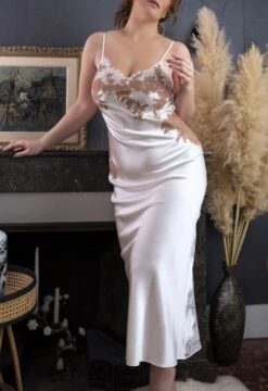 Stretchseide Neglige Lang NINA Luxus Von Marjolaine -MAISON LEJABY Verkaufsgeschäft nachtkleid lang nina naturel nude 4nin3001 marjolaine 4 1