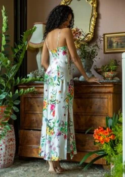 Stretchseide Nachtkleid Lang OMERINE Blumenmuster Von Marjolaine 8 Stretchseide Nachtkleid Lang OMERINE Blumenmuster Von Marjolaine -MAISON LEJABY Verkaufsgeschäft nachtkleid lang omerine imp bouquets 4ome3001 marjolaine 3
