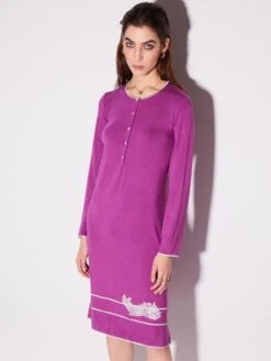Modal Nachthemd Mit Knopfleiste Von Chiara Fiorini 10 Modal Nachthemd Mit Knopfleiste Von Chiara Fiorini -MAISON LEJABY Verkaufsgeschäft nachtkleid langarm kurz mosto beere cf1375 chiara fiorini
