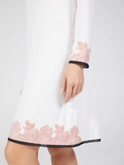 Modal Langarm Nachtkleid ANGEL No. 2 Zart-rosé Von Verdiani 8 Modal Langarm Nachtkleid ANGEL No. 2 Zart-rosé Von Verdiani -MAISON LEJABY Verkaufsgeschäft nachtkleid modal knielang weiss 4606 verdiani donna 3