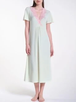 Modal Nachtkleid Wadenlang GERMOGLIO No. 1 Zartgrün Von Verdiani 7 Modal Nachtkleid Wadenlang GERMOGLIO No. 1 Zartgrün Von Verdiani -MAISON LEJABY Verkaufsgeschäft nachtkleid modal zartgruen 4902 verdiani woman 1