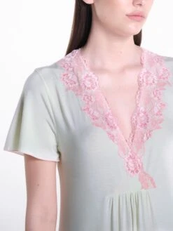 Modal Nachtkleid Wadenlang GERMOGLIO No. 1 Zartgrün Von Verdiani 8 Modal Nachtkleid Wadenlang GERMOGLIO No. 1 Zartgrün Von Verdiani -MAISON LEJABY Verkaufsgeschäft nachtkleid modal zartgruen 4902 verdiani woman 3