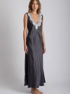 100% Seide Nachtkleid LEONA Lang Von Vivis 27 100% Seide Nachtkleid LEONA Lang Von Vivis -MAISON LEJABY Verkaufsgeschäft nachtkleid seide lang v00586 leona anthrazit vivis 1