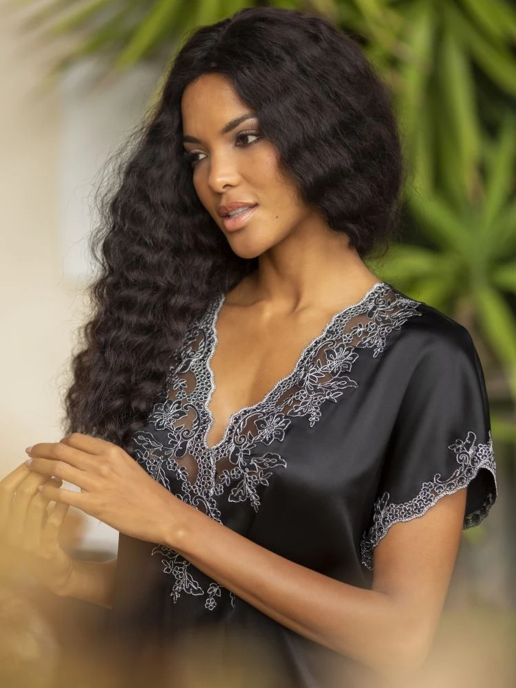 Stretchseide Nachtkleid REINE Mit Spitze Von Marjolaine 8 Stretchseide Nachtkleid REINE Mit Spitze Von Marjolaine - Image 6