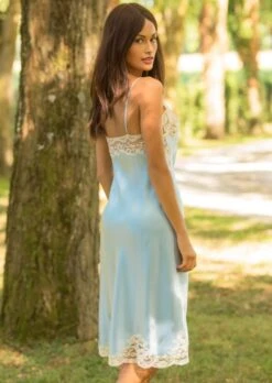 100% Seide Nachtkleid MARJOLIE No. 5 Von Marjolaine 13 100% Seide Nachtkleid MARJOLIE No. 5 Von Marjolaine -MAISON LEJABY Verkaufsgeschäft neglige lang seide 3mar6101 hellblau weiss marjolaine 3