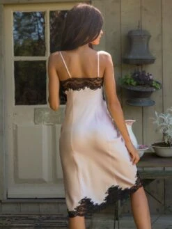 100% Seide Nachtkleid MARJOLIE No. 5 Von Marjolaine 15 100% Seide Nachtkleid MARJOLIE No. 5 Von Marjolaine -MAISON LEJABY Verkaufsgeschäft neglige lang seide 3mar6101 rosa schwarz marjolaine