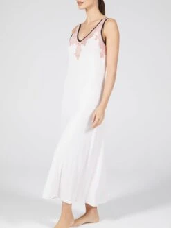 Modal Neglige Mit Spitze Lang ANGEL Zart-rosé Von Verdiani -MAISON LEJABY Verkaufsgeschäft neglige modal lang weiss 4605 verdiani donna 3 1