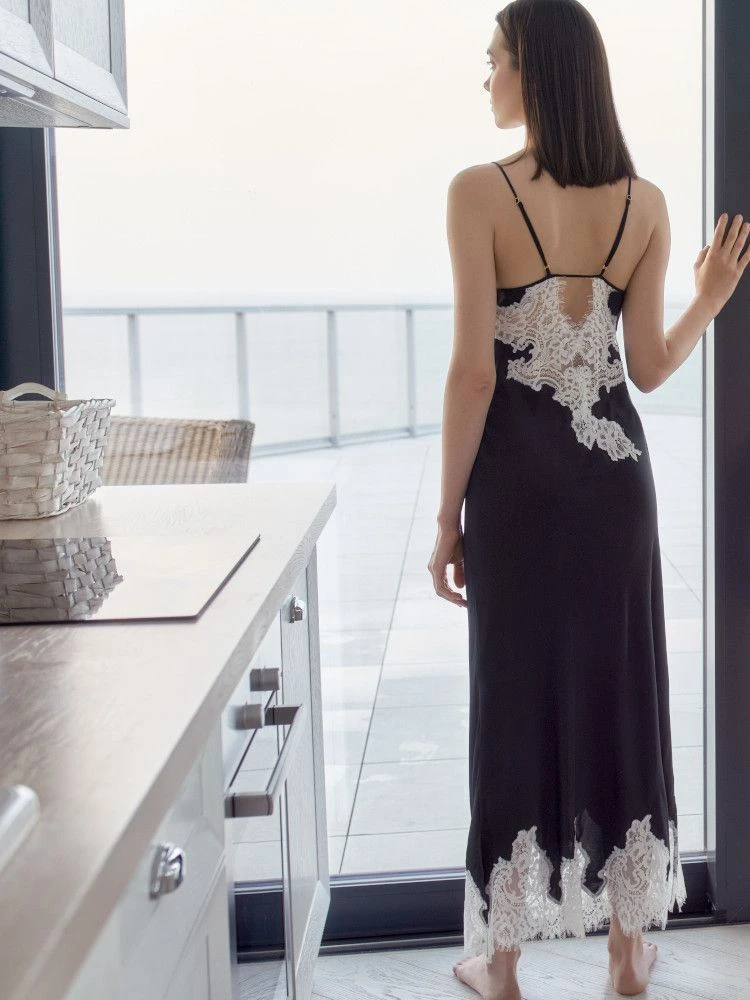 Seiden-Neglige Lang MAILIN No. 2 Satin Mit Spitze Von GATTINA 4 Seiden-Neglige Lang MAILIN No. 2 Satin Mit Spitze Von GATTINA - Image 2