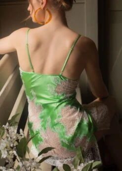 Stretchseide Negligé MELINDA Von Marjolaine -MAISON LEJABY Verkaufsgeschäft neglige seide melinda 4mel0103 apfelgruen marjolaine 2