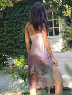 100% Seide Nachtkleid MILIA Von Marjolaine 10 100% Seide Nachtkleid MILIA Von Marjolaine -MAISON LEJABY Verkaufsgeschäft neglige seide milia 3mil6101 grau rosa marjolaine 3