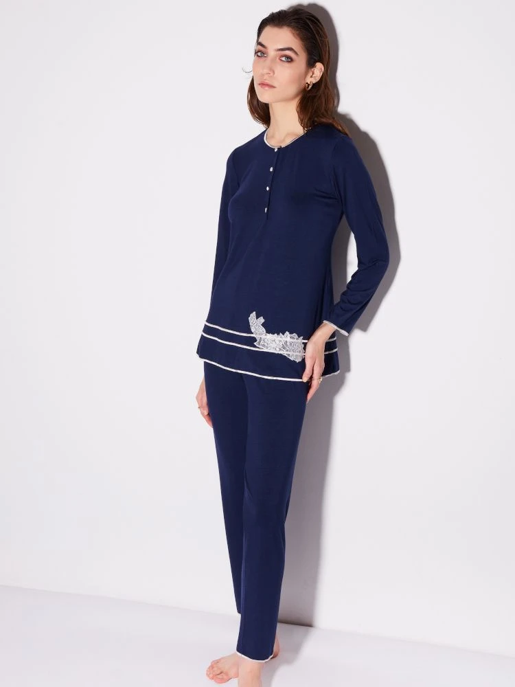 Modal Pyjama Mit Knopfleiste Von Chiara Fiorini 6 Modal Pyjama Mit Knopfleiste Von Chiara Fiorini - Image 4