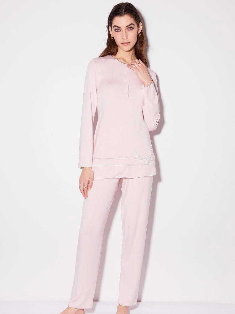 Modal Pyjama Mit Knopfleiste Von Chiara Fiorini 4 Modal Pyjama Mit Knopfleiste Von Chiara Fiorini - Image 2