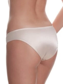 Spitze Slip Gold-creme Von Prelude Milano 7 Spitze Slip Gold-creme Von Prelude Milano -MAISON LEJABY Verkaufsgeschäft satin slip gold yd238 prelude milano